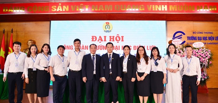 Các thành viên Ban chấp hành Công đoàn Trường Đại học Điện lực, nhiệm kỳ 2023 - 2028 ra mắt đại hội