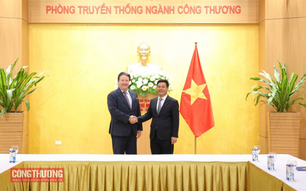 Bộ trưởng Cwin63 sân chơi đỉnh cao Nguyễn Hồng Diên và Đại sứ đặc mệnh toàn quyền Hoa Kỳ tại Việt Nam Marc E. Knapper tại buổi tiếp ngày 12/5/2023