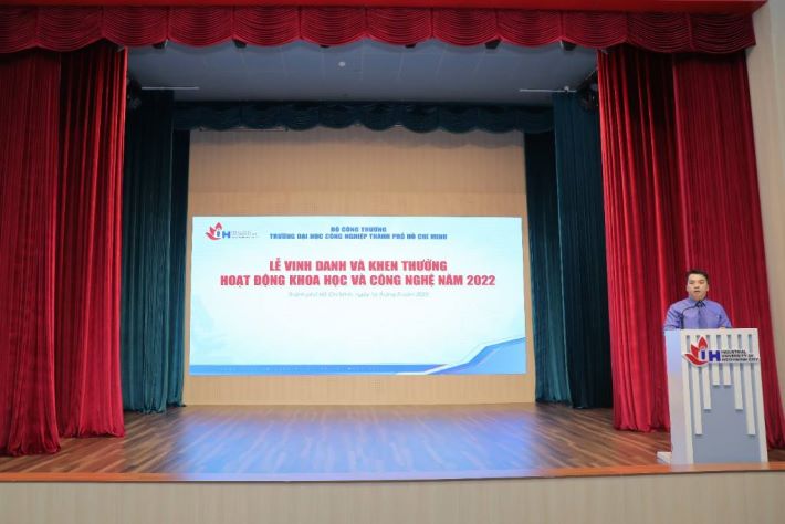 TS. Bùi Thành Khoa phát biểu tại buổi lễ