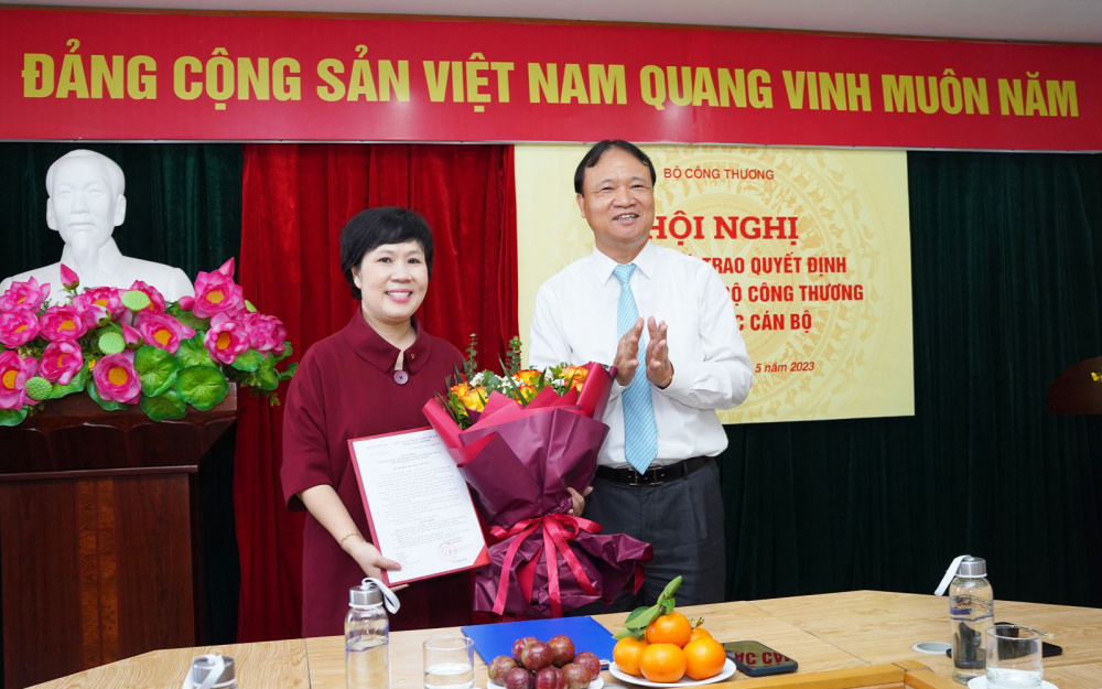 công tác cán bộ