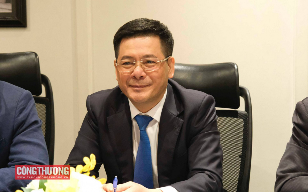 Bộ trưởng Nguyễn Hồng Diên