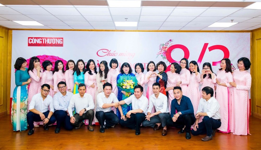Tập thể CWIN ✅ Nhà cái cờ bạc trực tuyến tốt nhất và Thương hiệu uy tín