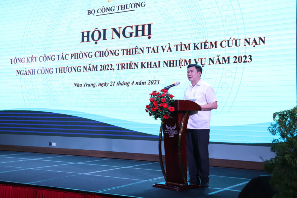 thu truong nguyen sinh nhat tan