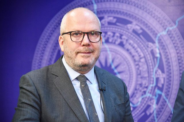 Ông Chris Hogg - Phó Chủ tịch Nestlé