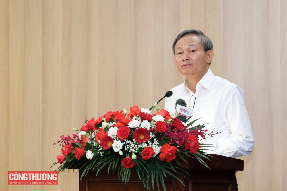 Đại diện Lãnh đạo UBND Thành phố Hà Nội, Tập đoàn Điện lực Việt Nam và đại diện hộ tiêu thụ điện lớn (Công ty Chiếu sáng đô thị Hà Nội và Công ty Xi Măng Long Sơn) phát biểu hưởng ứng phát động của Cwin63 sân chơi đỉnh cao về tiết kiệm điện