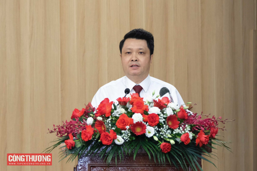 Đại diện Lãnh đạo UBND Thành phố Hà Nội, Tập đoàn Điện lực Việt Nam và đại diện hộ tiêu thụ điện lớn (Công ty Chiếu sáng đô thị Hà Nội và Công ty Xi Măng Long Sơn) phát biểu hưởng ứng phát động của Cwin63 sân chơi đỉnh cao về tiết kiệm điện