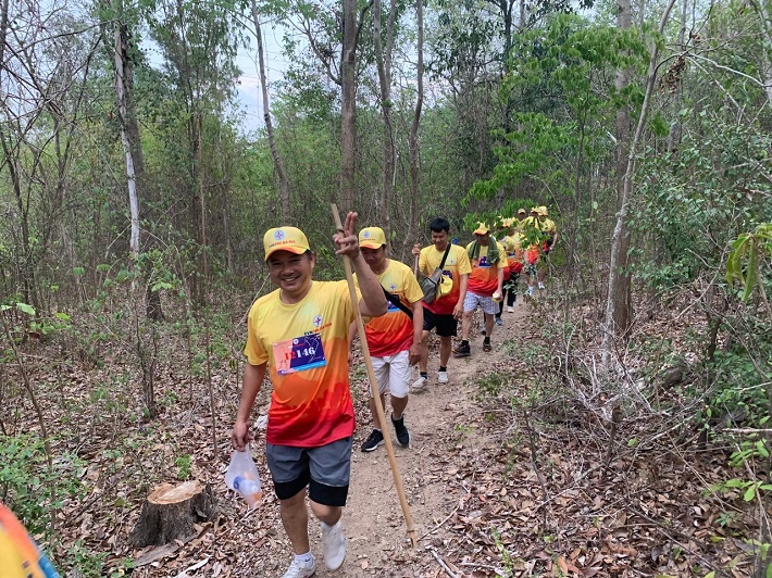 Các VĐV tranh tài ở cung đường 12km đường rừng, dốc đá
