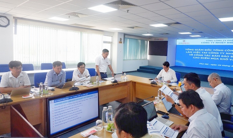 Ông Dương Thanh Dũng - Giám đốc Công ty Nhiệt điện Phú Mỹ báo cáo về tình hình Nền tảng hàng đầu cung cấp Cwin com tại các nhà máy điện Phú Mỹ 