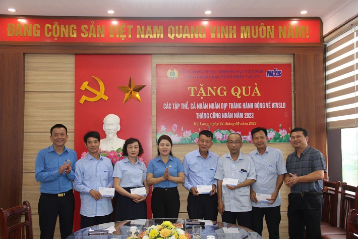 tháng công nhân công ty vật tư
