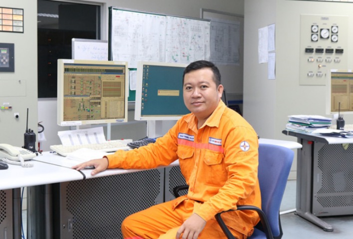 nhân viên vận hành Nhà máy Nhiệt điện Ô Môn