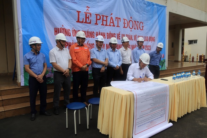 Nhiệt điện Mông Dương ra quân hưởng ứng tháng ATVSLĐ năm 2023