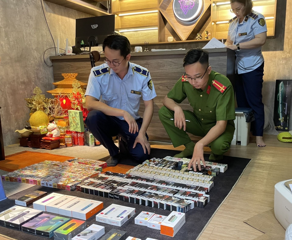 Hà Nội liên tiếp tạm giữ hàng trăm sản phẩm thuốc lá điện tử