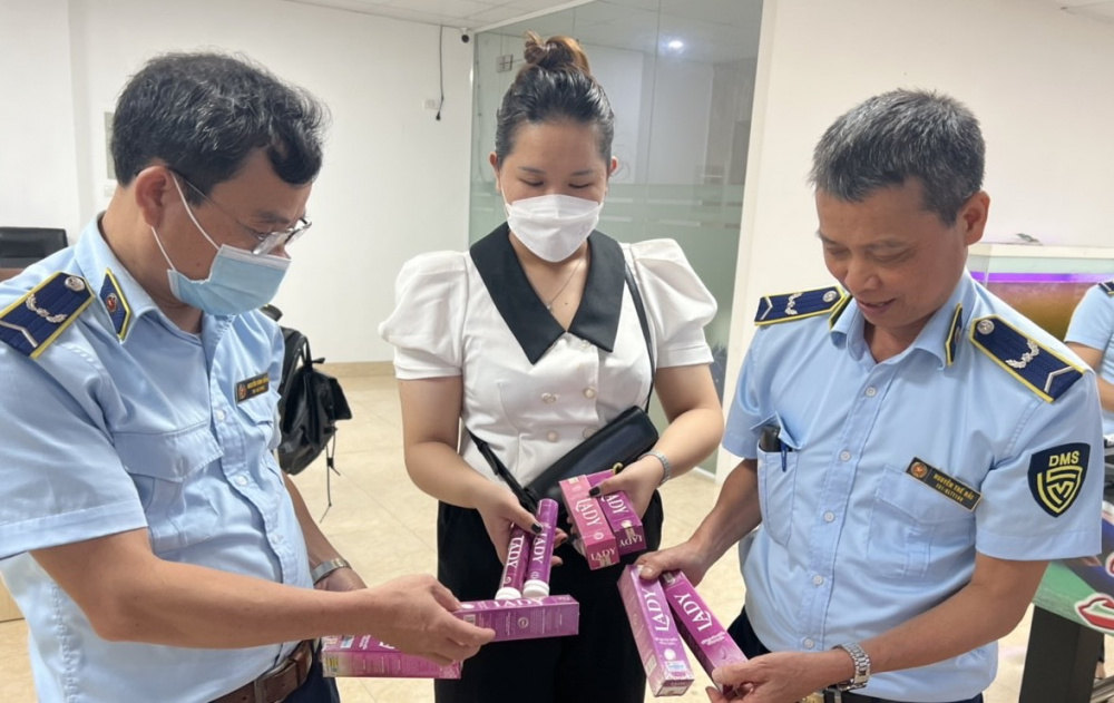 Quản lý thị trường Hà Nội phát hiện cơ sở kinh doanh Link vào Cwin Cá Cược Thể Thao 2026 bảo vệ Trang Chủ Cwin Com | Link Bảo Mật Cao 100% có dấu hiệu hàng giả