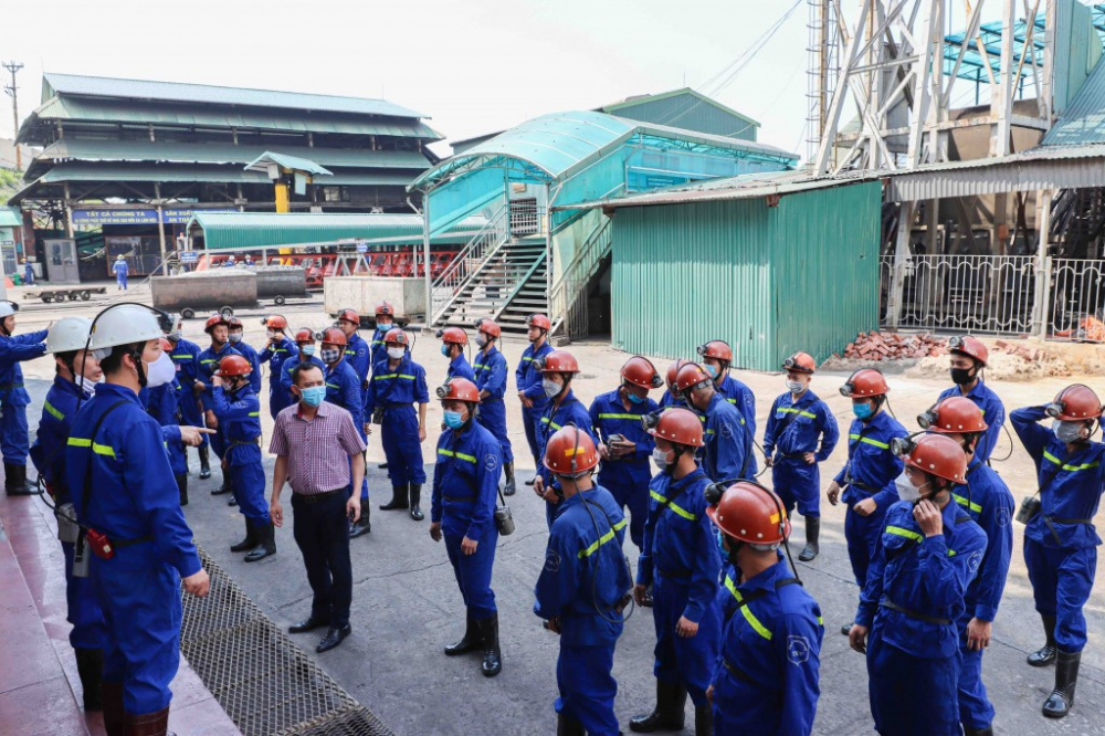 than thống nhất đẩy mạnh tuyển dụng thợ lò