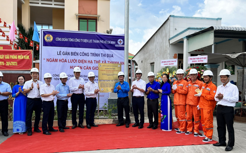 gắn biển công trình