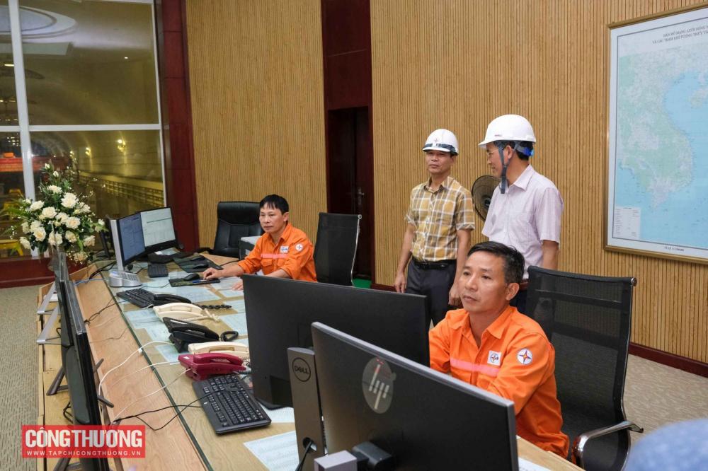 ... tuy nhiên, chỉ sau chưa đầy 30 phút, nhận "lệnh" từ A0, nhà máy đã lập tức khởi động thêm 2 tổ máy để tăng công suất, đáp ứng nhu cầu phụ tải