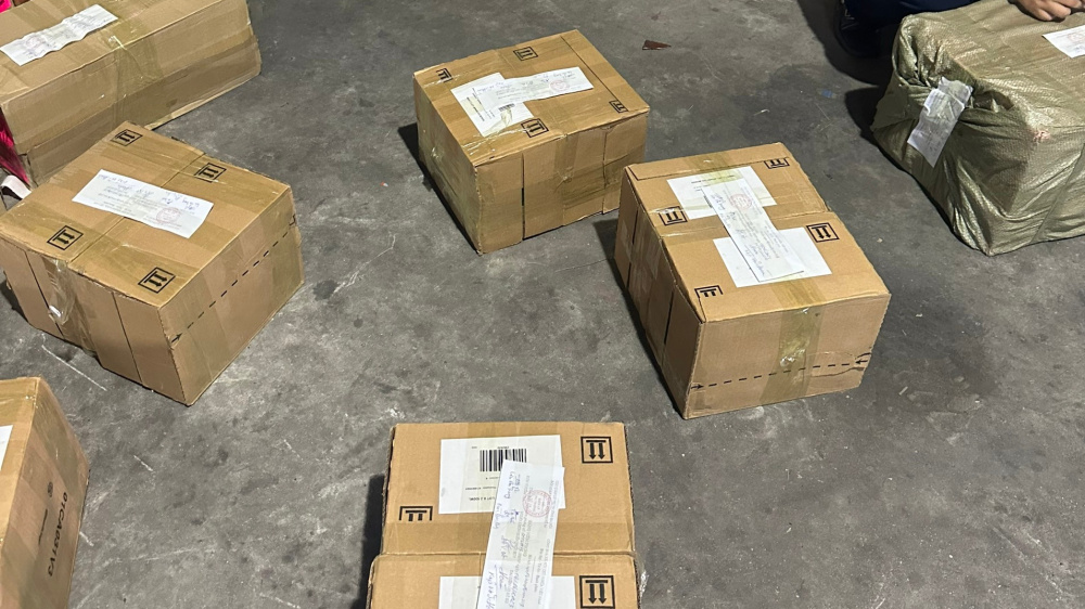 Quản lý thị trường Hà Nội phát hiện tạm giữ một lô hàng mỹ phẩm lớn có dấu hiệu nhập lậu