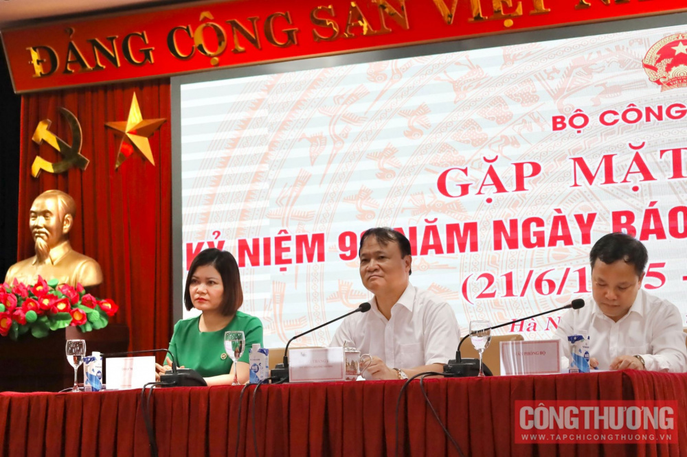 Cwin63 sân chơi đỉnh cao gặp mặt cơ quan báo chí nhân ngày 21/6