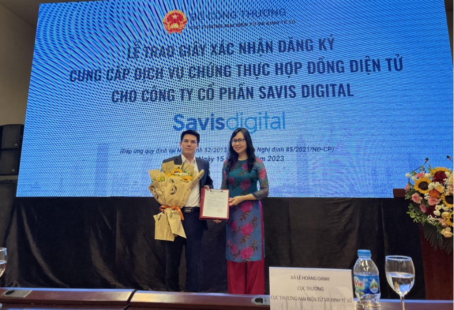 trao giấy chứng nhận đủ điều kiện cung cấp dịch vụ chứng thực hợp đồng điện tử