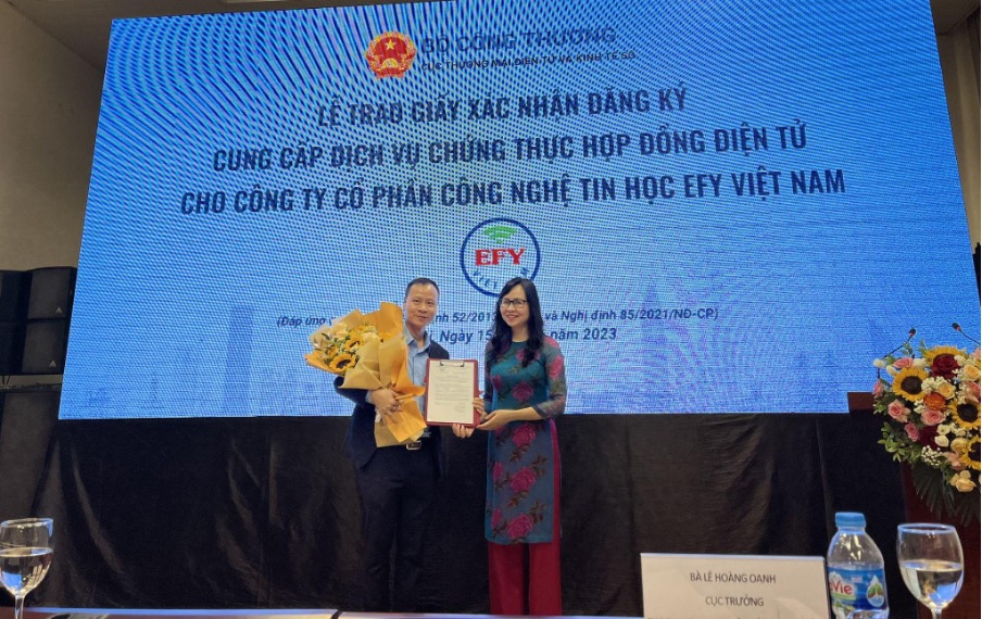 trao giấy chứng nhận đủ điều kiện cung cấp dịch vụ chứng thực hợp đồng điện tử