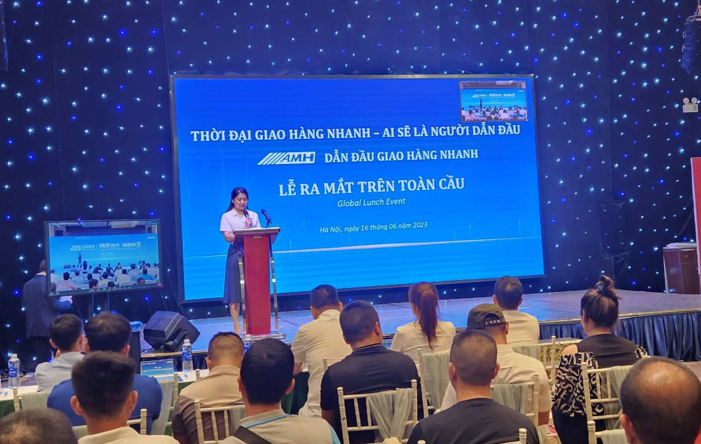 hình ảnh về lễ ra mắt máy may A.M.H