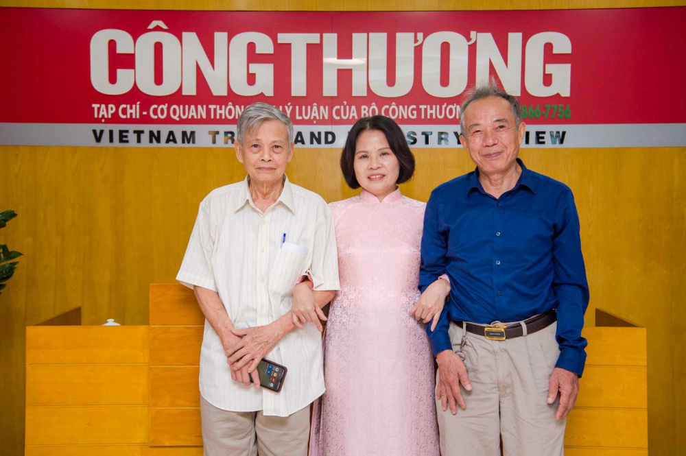CWIN ✅ Nhà cái cờ bạc trực tuyến tốt nhất và Thương hiệu uy tín tổ chức gặp mặt các thế hệ người làm báo