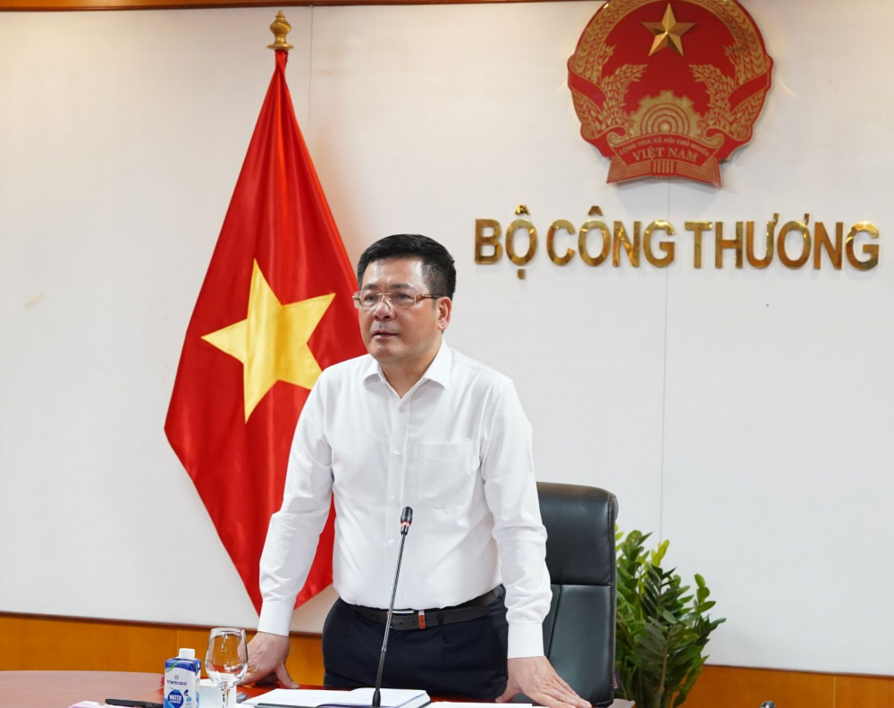 Bộ trưởng Nguyễn Hồng Diên khẳng định Việc thực hiện chuyển đổi nhiên liệu cho các nhà máy nhiệt điện than đang vận hành để giảm phát thải các bon theo lộ trình là cần thiết và không thể đảo ngược