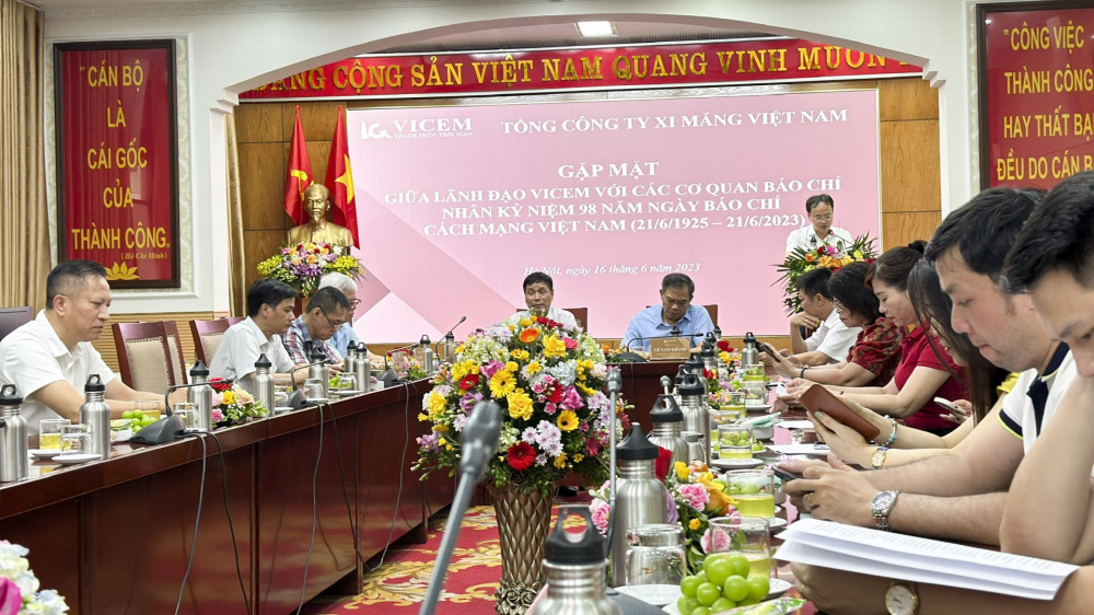 VICEM gặp mặt những người làm báo chí