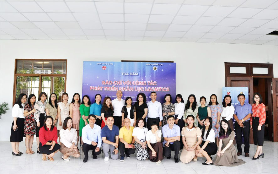 Tọa đàm báo chí