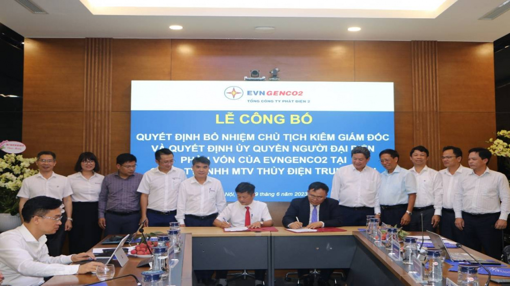 Hình ảnh ký đại diện vốn của EVNGENCO2 tại Thủy điện Trung Sơn