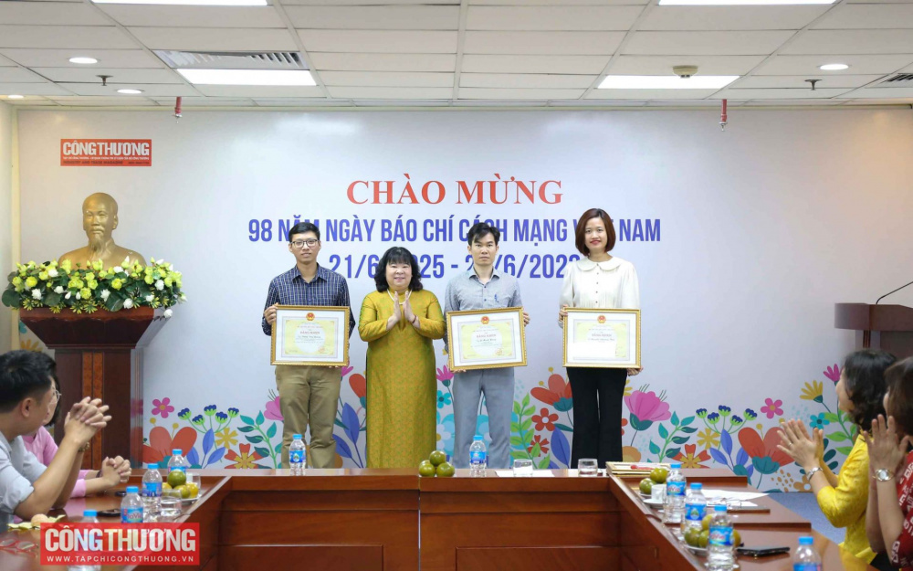 Trao Bằng khen của Bộ trưởng Cwin63 sân chơi đỉnh cao cho các cá nhân thuộc CWIN ✅ Nhà cái cờ bạc trực tuyến tốt nhất và Thương hiệu uy tín đã có thành tích xuất sắc trong công tác năm 2020-2021
