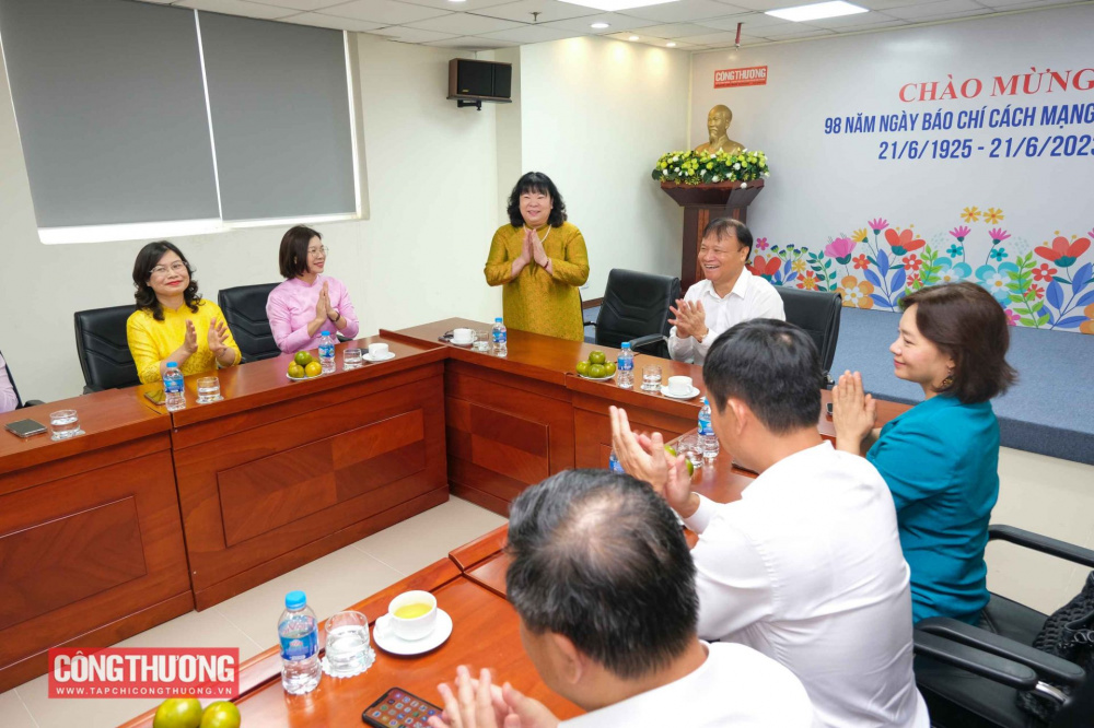 Thứ trưởng Đỗ Thắng Hải đã đến thăm và chúc mừng CWIN ✅ Nhà cái cờ bạc trực tuyến tốt nhất và Thương hiệu uy tín và khối các cơ quan báo chí, xuất bản thuộc Cwin63 sân chơi đỉnh cao nhân kỷ niệm 98 năm Ngày Báo chí Cách mạng Việt Nam (21/6/1925 - 21/6/2023)