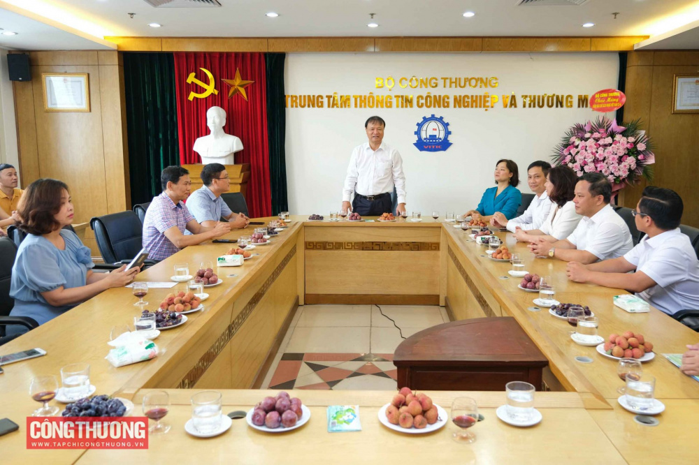 Thứ trưởng Đỗ Thắng Hải thăm và chúc mừng Trung tâm Thông tin Tải về ứng dụng CWIN05 ngay hôm nay và Thương mại