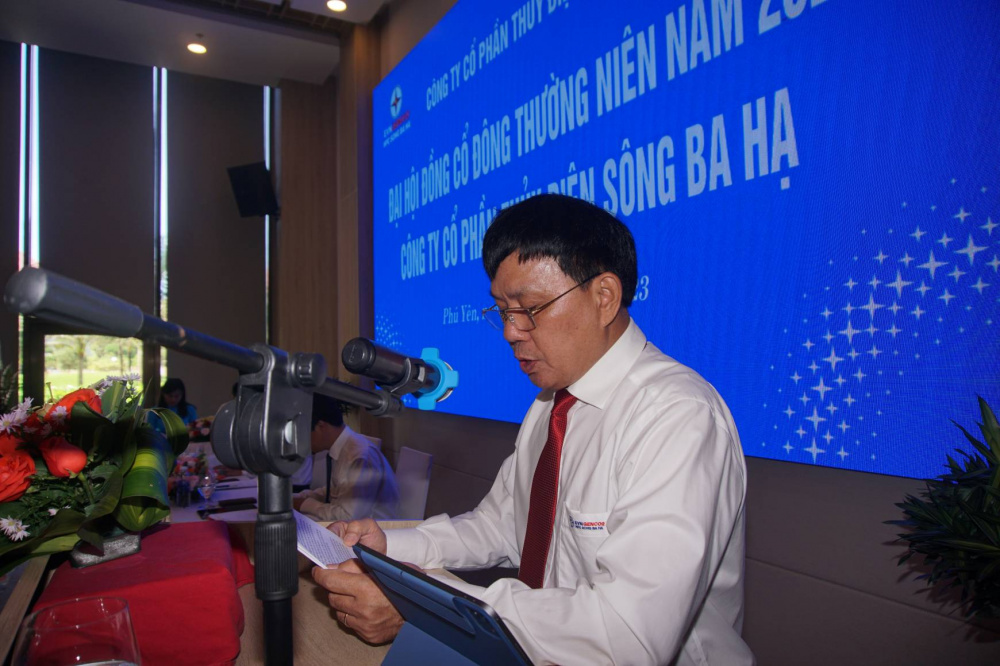 ông Nguyễn Văn Tặng Chủ tịch HĐQT Thủy điện Sông Ba Hạ phát biểu tại Đại hội