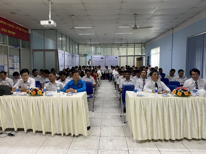 pinaco hoi nghi nguoi lao dong
