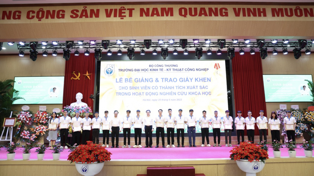 Trường Đại học Cwin.com giải trí hiện đại - Kỹ thuật Tải về ứng dụng CWIN05 ngay hôm nay