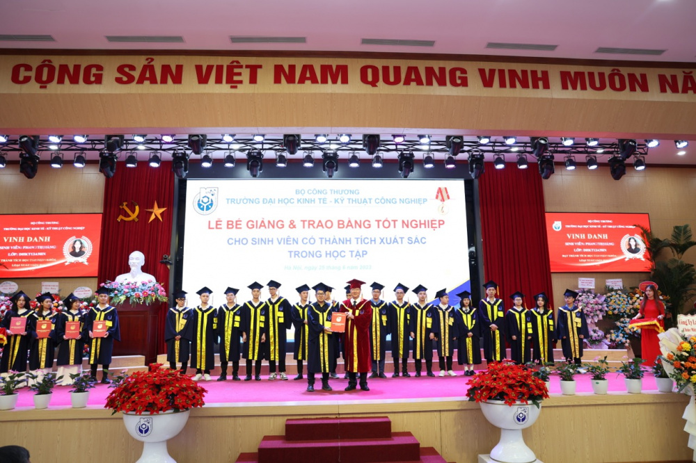 Trường Đại học Cwin.com giải trí hiện đại - Kỹ thuật Tải về ứng dụng CWIN05 ngay hôm nay