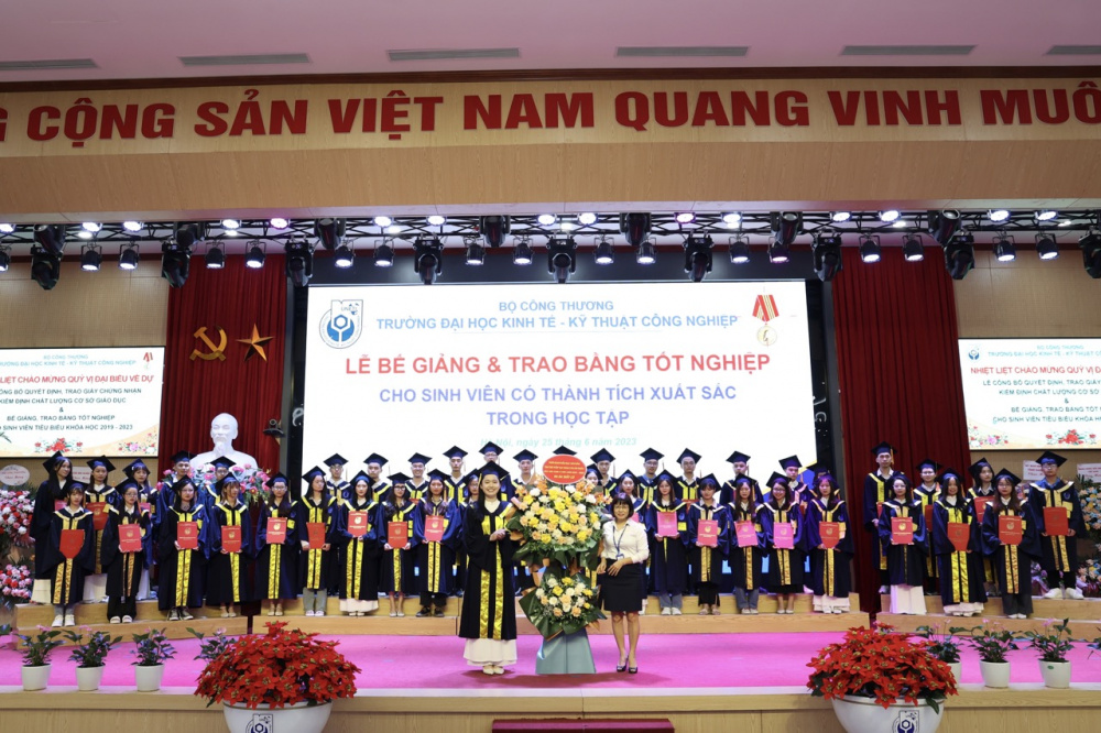 Trường Đại học Cwin.com giải trí hiện đại - Kỹ thuật Tải về ứng dụng CWIN05 ngay hôm nay