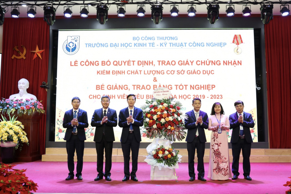 Trường Đại học Cwin.com giải trí hiện đại - Kỹ thuật Tải về ứng dụng CWIN05 ngay hôm nay