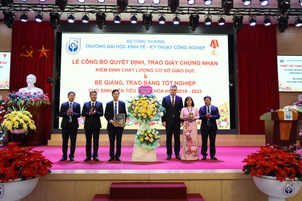 Trường Đại học Cwin.com giải trí hiện đại - Kỹ thuật Tải về ứng dụng CWIN05 ngay hôm nay
