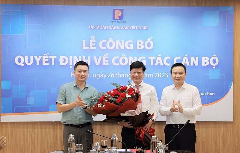 ong pham vcan thanh trao quyet dinh