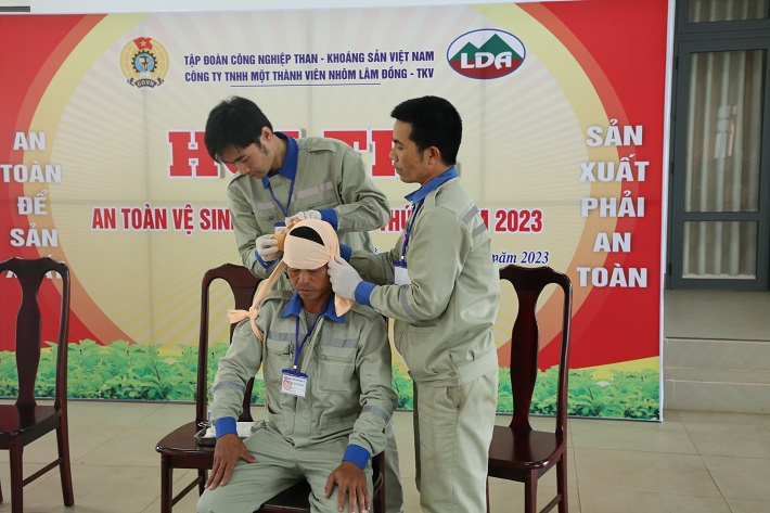 Các ATVSV tham gia phần thi thực hành sơ cấp cứu