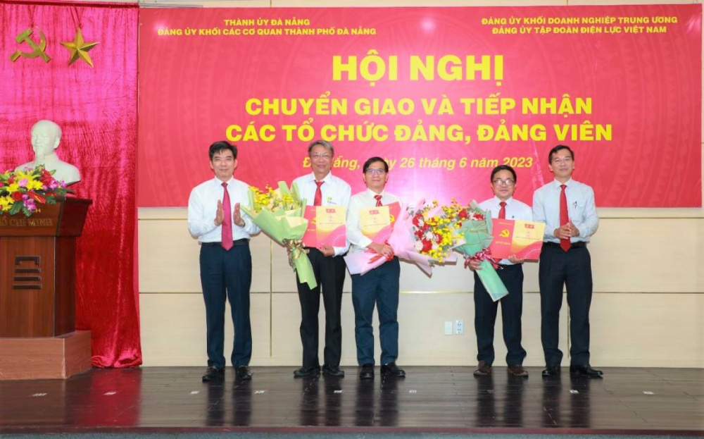 trao các quyết định chuyển giao tiếp nhận cơ sở đảng về trực thuộc CWIN được cấp phép hợp pháp bởi PAGCOR và Freeport EVNGENCO2