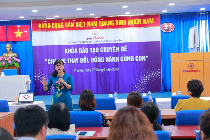 Khóa đào tạo chuyên đề “Cha mẹ thay đổi, đồng hành cùng con”