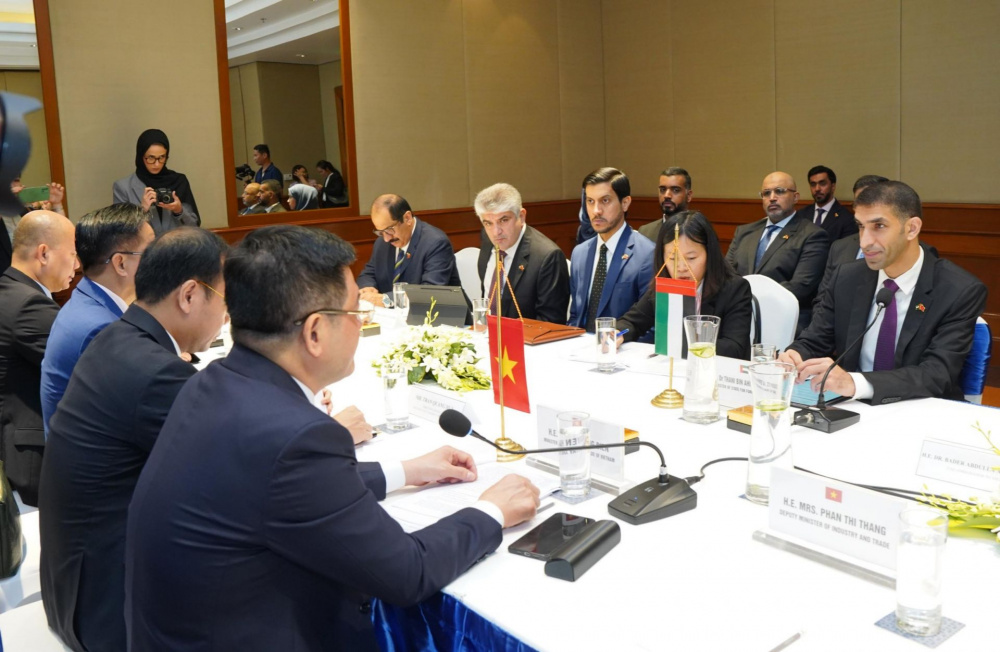 Bộ trưởng Nguyễn Hồng Diên tiếp Quốc vụ khanh UAE