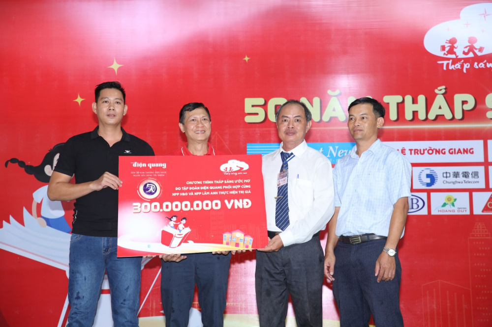 Điện Quang: Hành trình 50 năm - Thắp sáng ước mơ