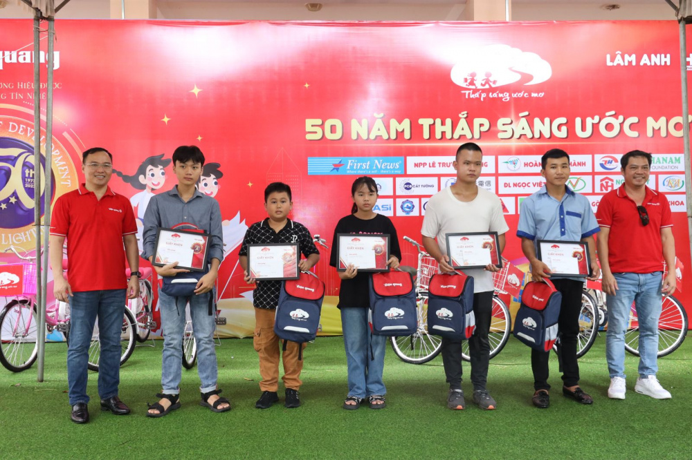 Điện Quang: Hành trình 50 năm - Thắp sáng ước mơ