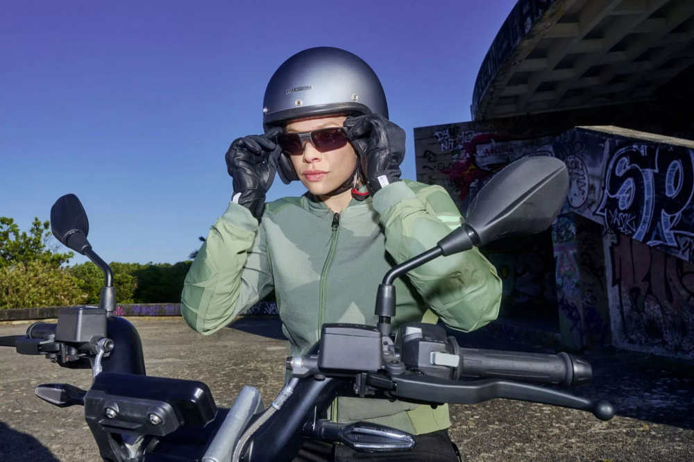 Kính thông minh của BMW dành riêng cho người lái mô tô