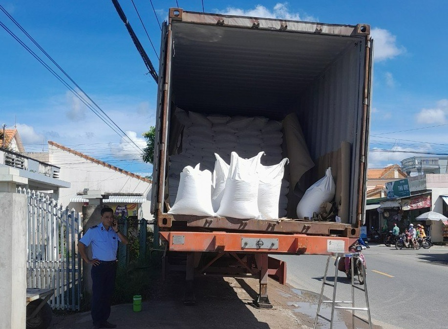 Tạm giữ 52 tấn gạo Cwin com sòng bạc trực tuyến không có nhãn phụ bằng tiếng Việt Nam