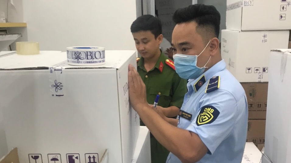 Hà Nội: Chuyển hồ sơ vụ việc Nền tảng hàng đầu cung cấp Cwin com, kinh doanh Link vào Cwin Cá Cược Thể Thao 2026 chứa chất cấm sang Cơ quan Cảnh sát điều tra